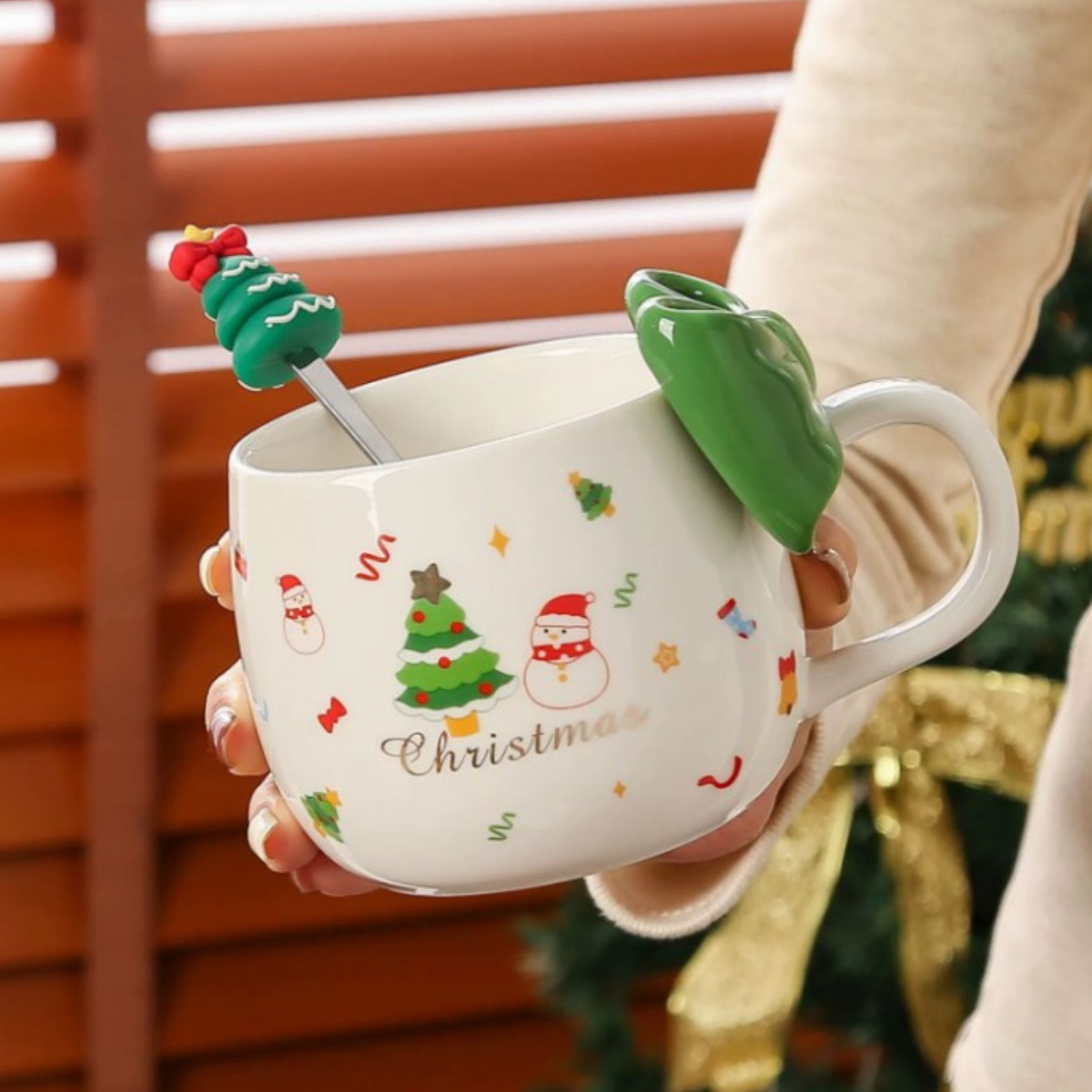 Kubek świąteczny z kokardą - zestaw z łyżeczką w pudełku